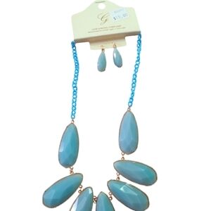Belk teal Teardrop necklace and earrings set NWT